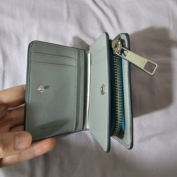 Marc Jacobs zip wallet - Picture 2 of 6